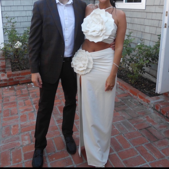 Artemis Gown - Picture 10 of 11